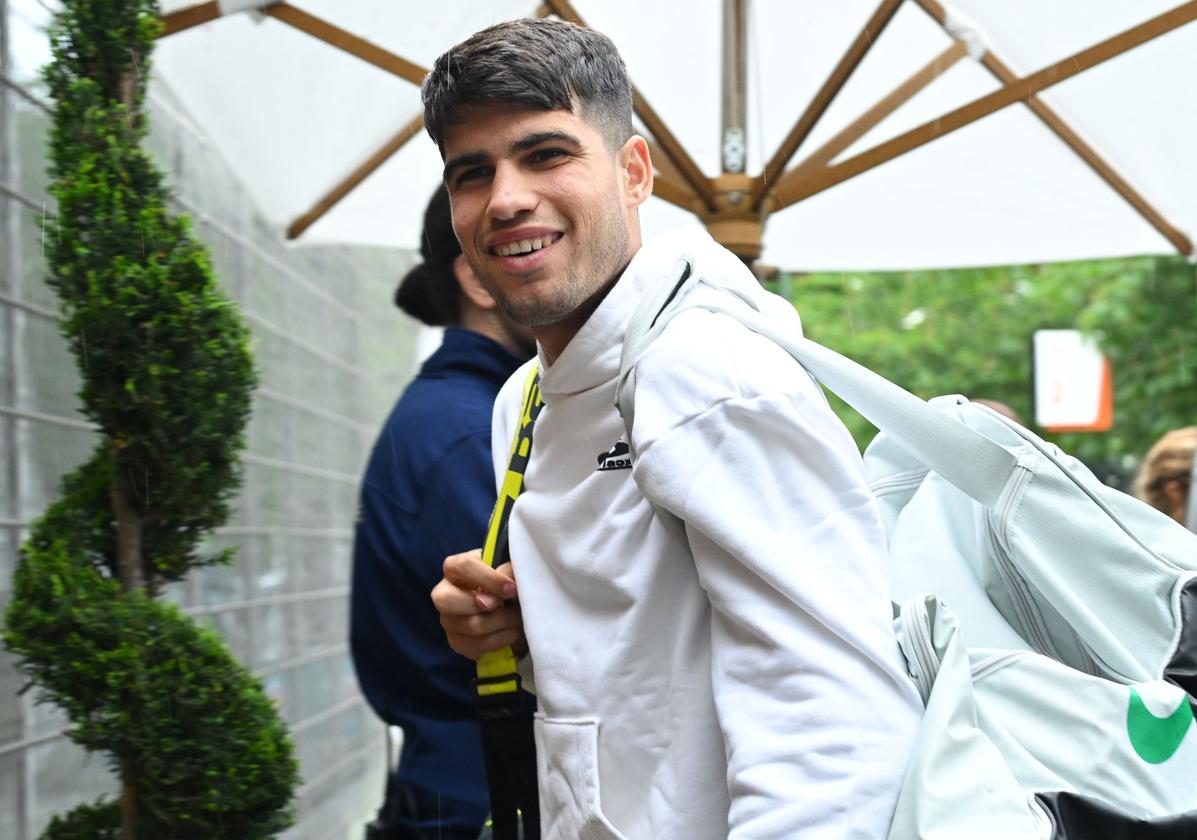 Carlos Alcaraz, este miércoles, a su llegada a las instalaciones de Roland Garros.