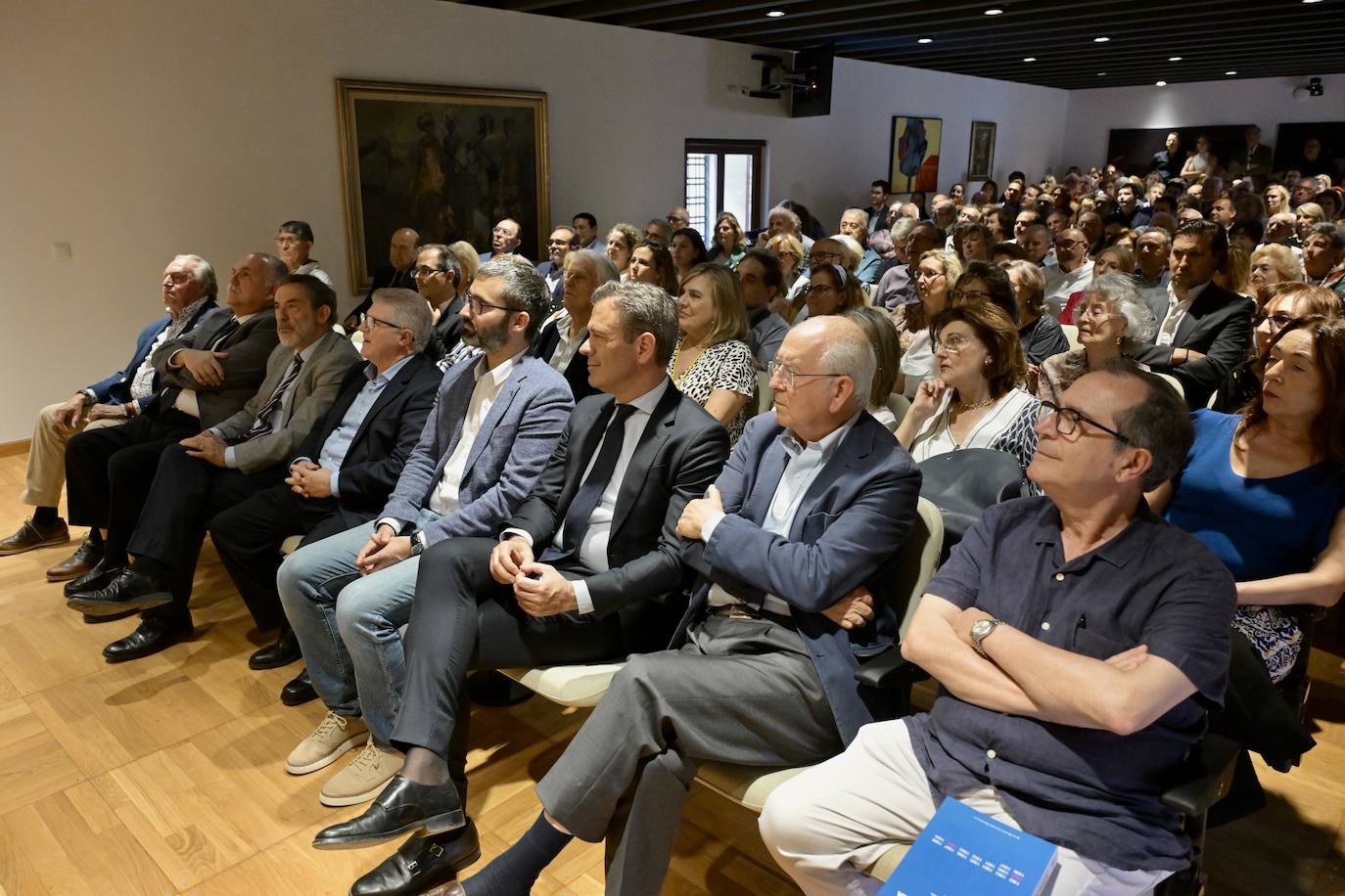 Familiares, excompañeros de la política y amigos arropan a Juan Ramón Calero en Las Claras