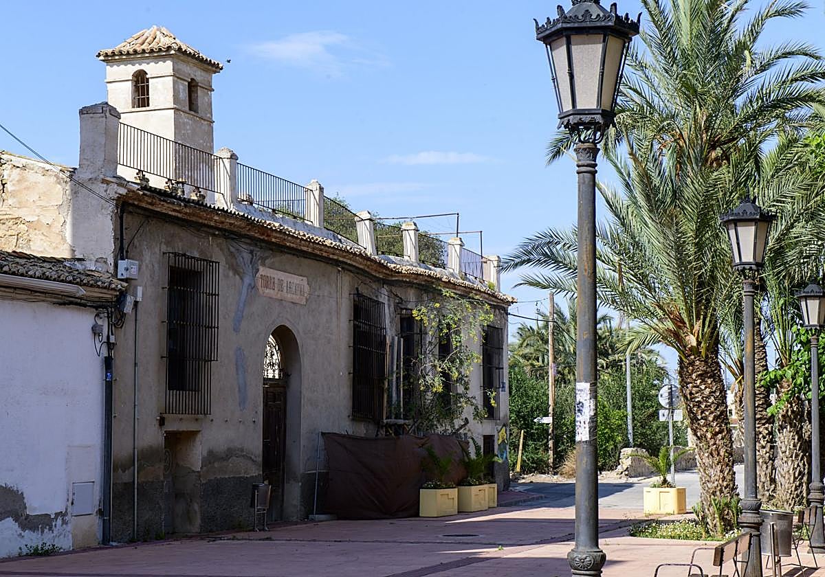 Imagen del ruinoso estado de la casa Torre Alcayna.