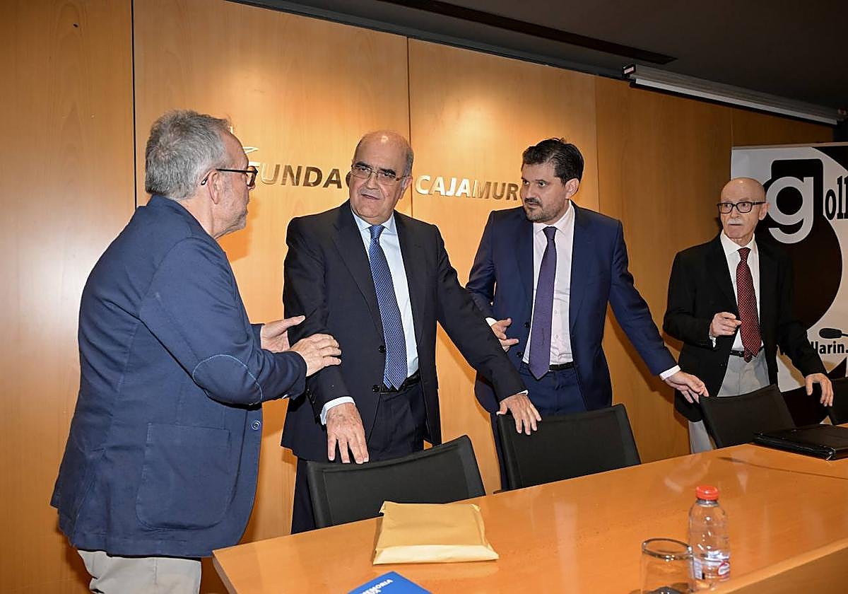 Familiares, excompañeros de la política y amigos arropan a Juan Ramón Calero en Las Claras