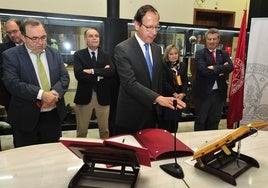 El exalcalde Miguel Ángel Cámara en su toma de posesión como catedrático.