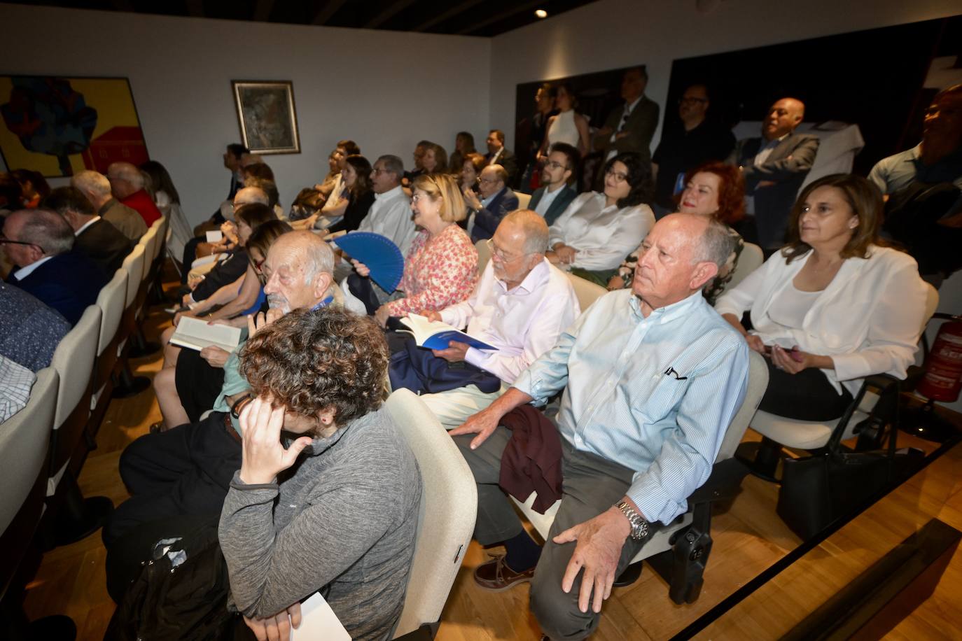 Familiares, excompañeros de la política y amigos arropan a Juan Ramón Calero en Las Claras