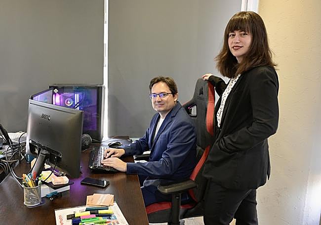 Samuel Parra y Mara Palomino, en las oficinas de ePrivacidad.