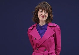 Irene Vallejo posa en Oviedo como miembro del jurado del Princesa de Asturias de las Letras.