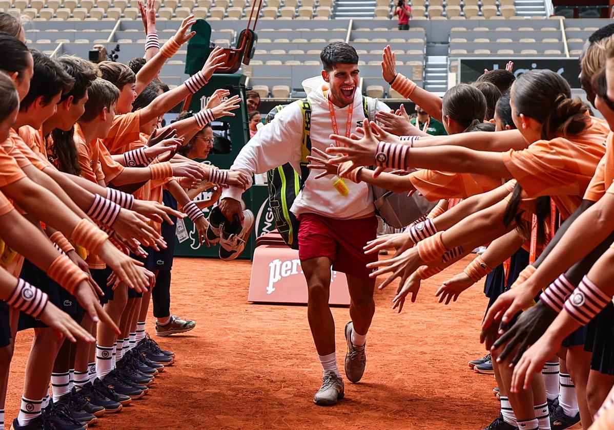 Carlos Alcaraz, el pasado viernes en un acto promocional en la Philippe Chatrier, pista principal de Roland Garros.