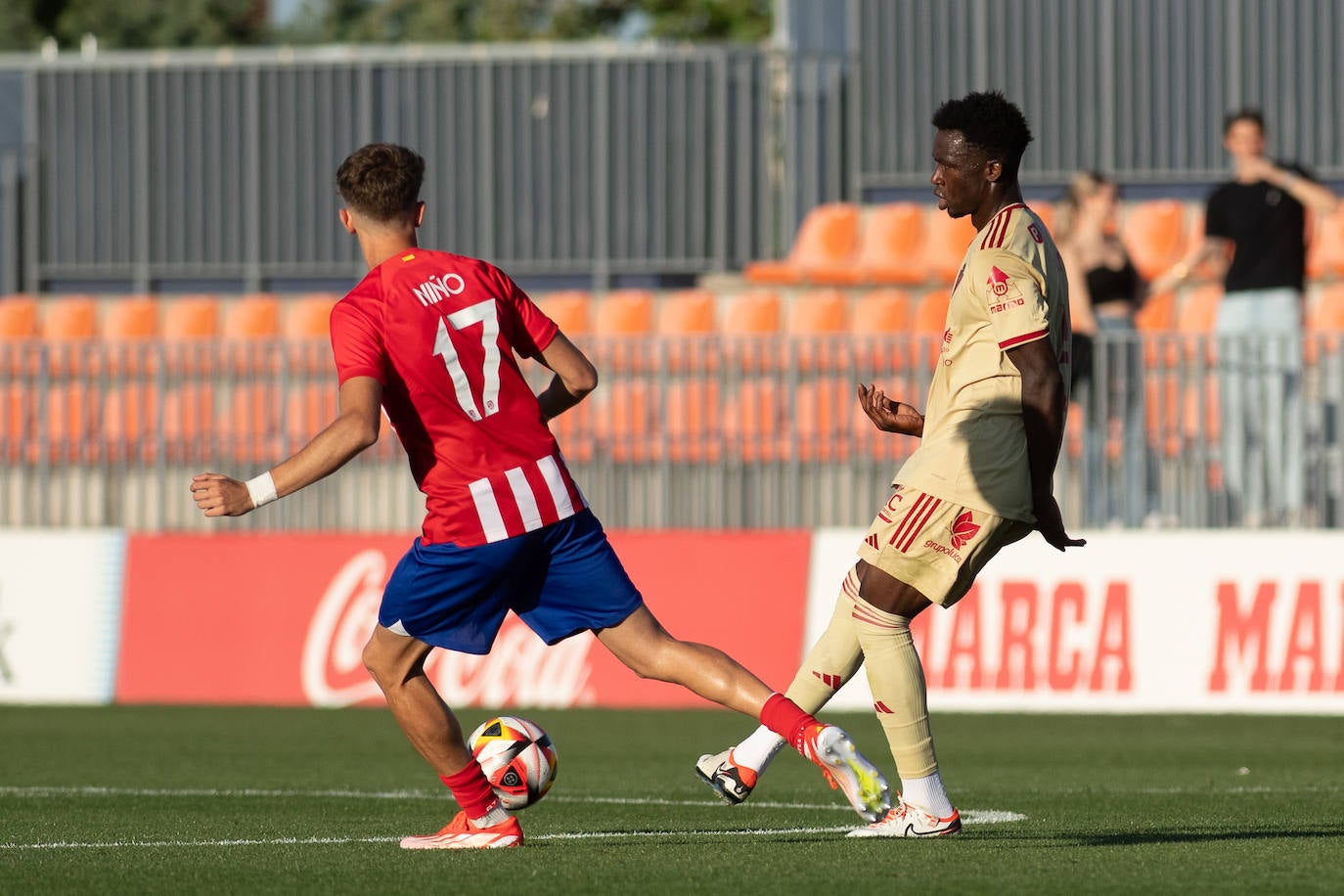 La derrota del Real Murcia frente al Atleti B, en imágenes