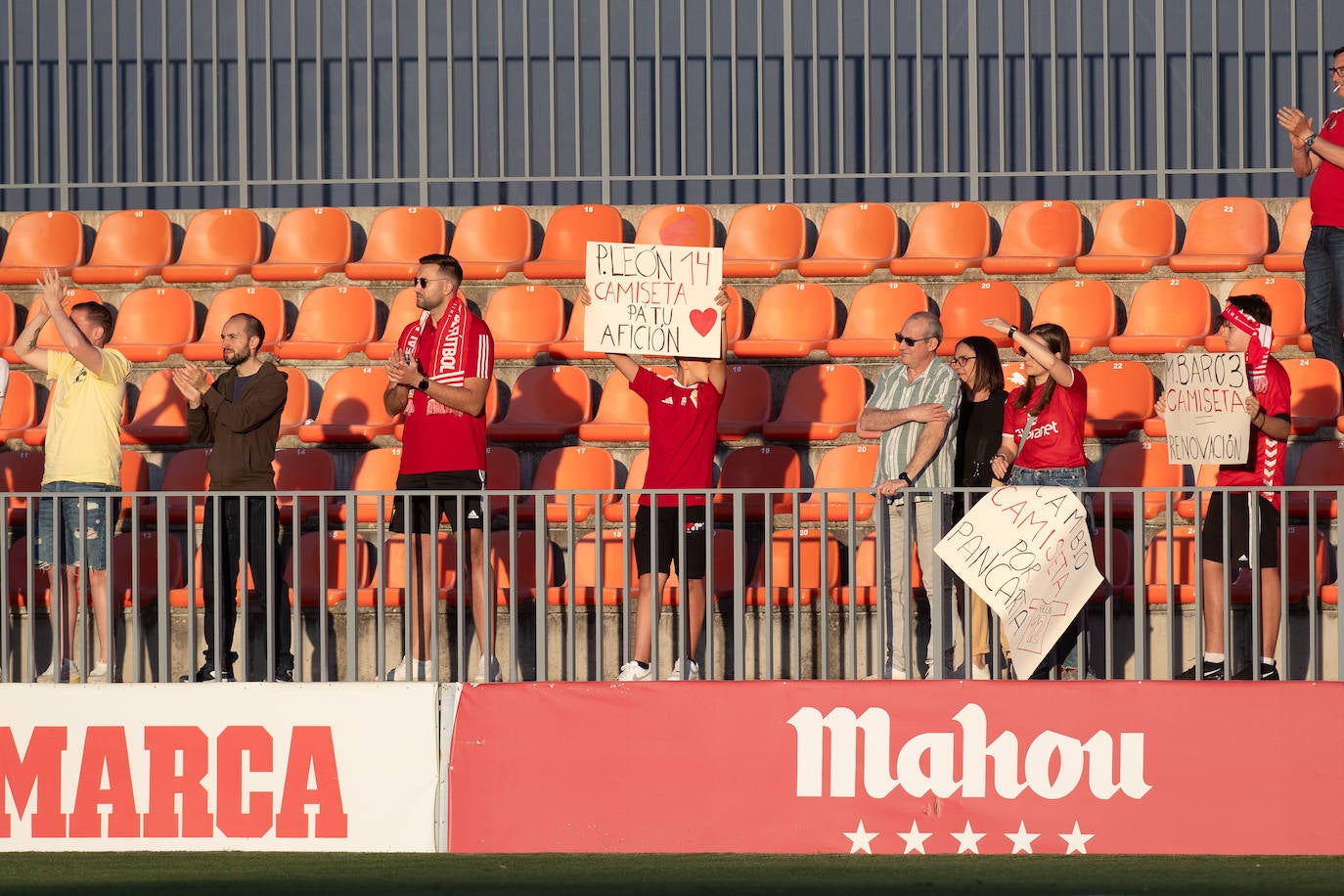 La derrota del Real Murcia frente al Atleti B, en imágenes