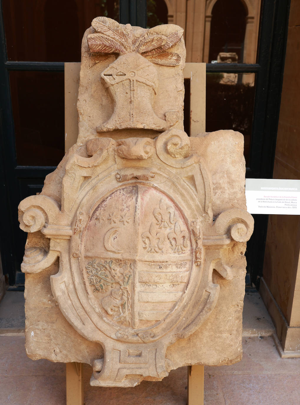 Escudo heráldico de la Familia Fúster procedente del Palacio desaparecido de los señores de la Hortichuela en la Calle del Porce,, Murcia. 