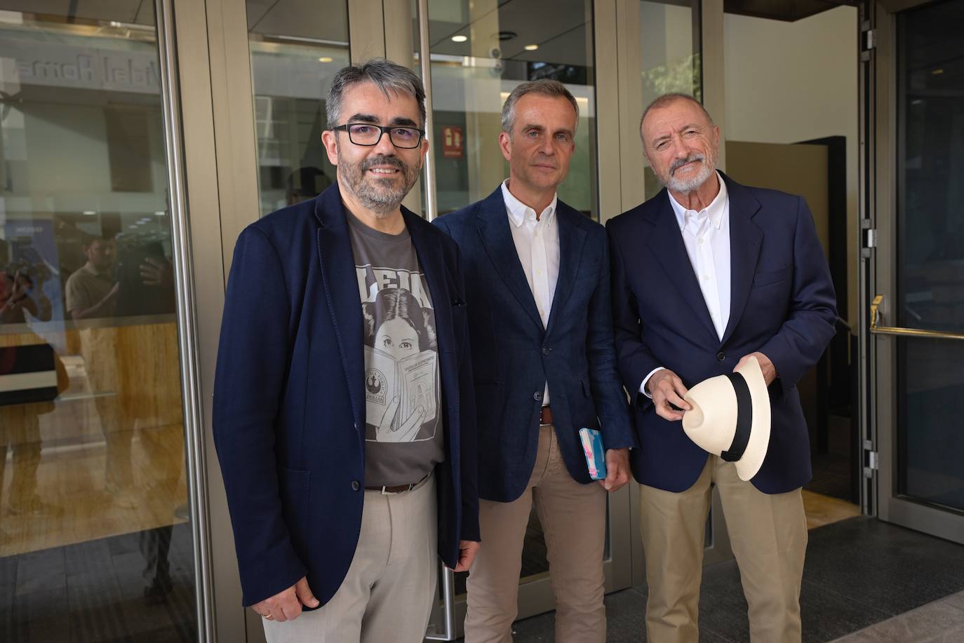 En imágenes, Pérez-Reverte participa en el encuentro &#039;Literatura y aventura&#039;