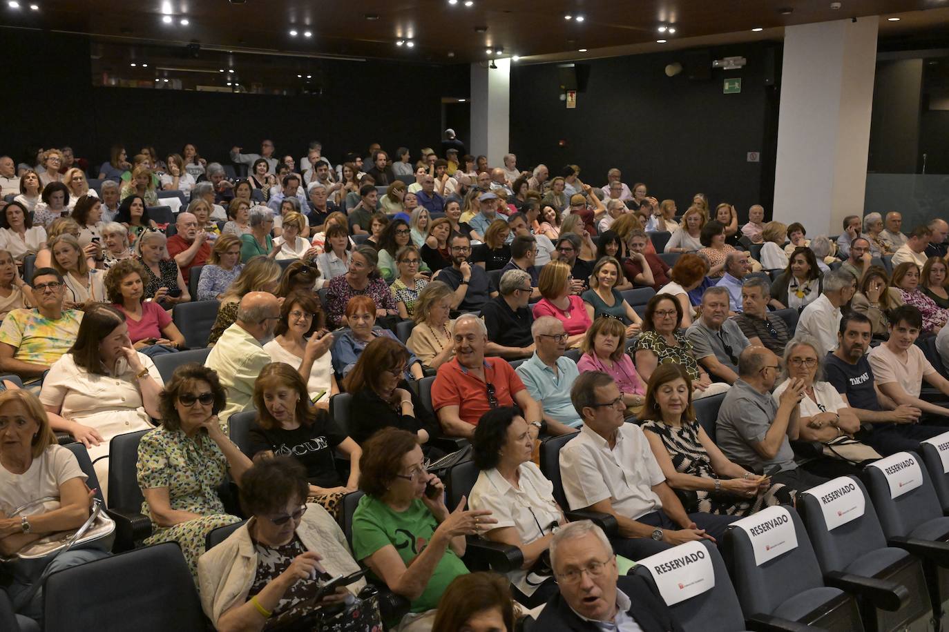 En imágenes, Pérez-Reverte participa en el encuentro &#039;Literatura y aventura&#039;