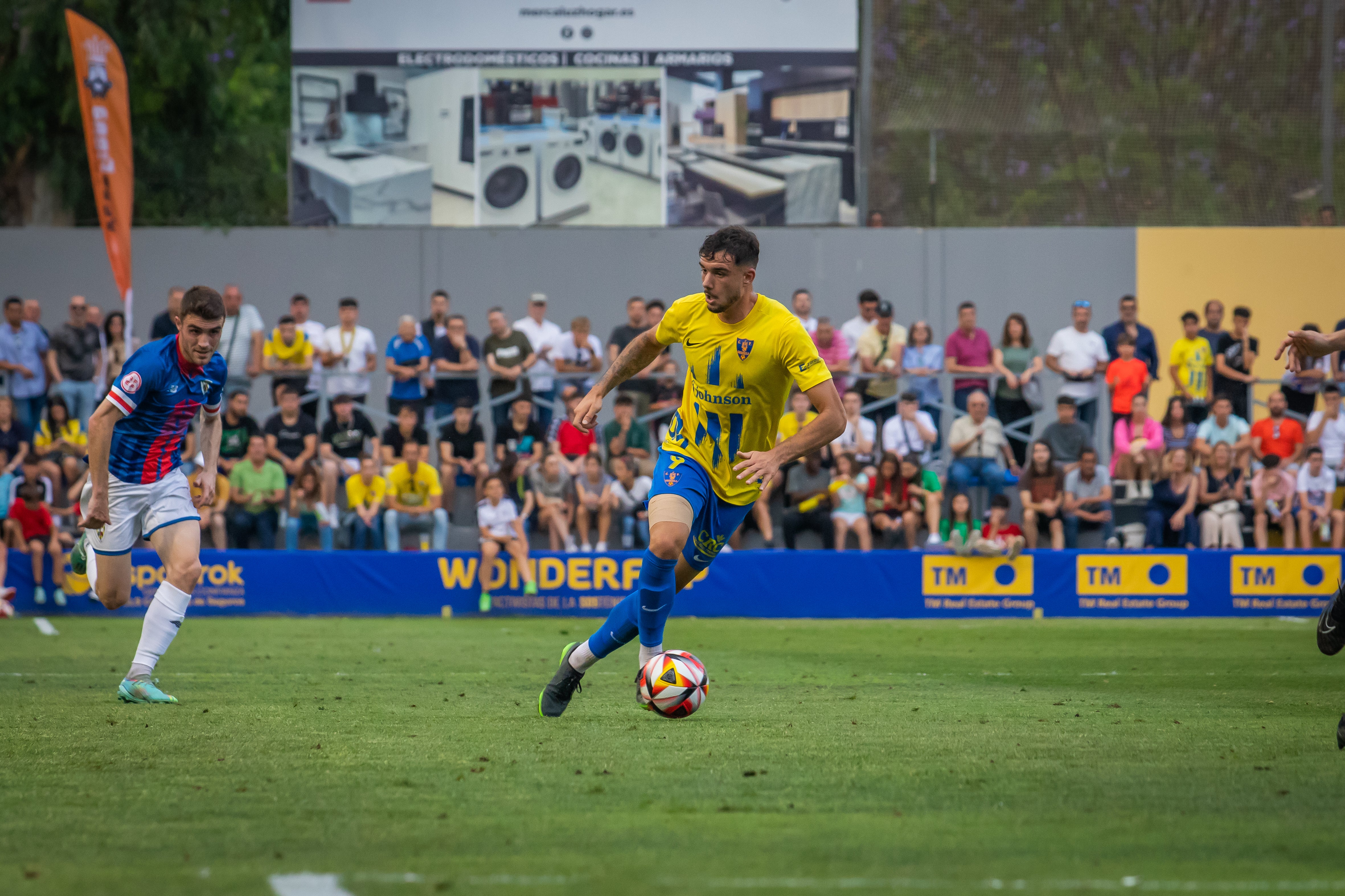 Las imágenes del partido entre el Orihuela y el Barakaldo en Los Arcos