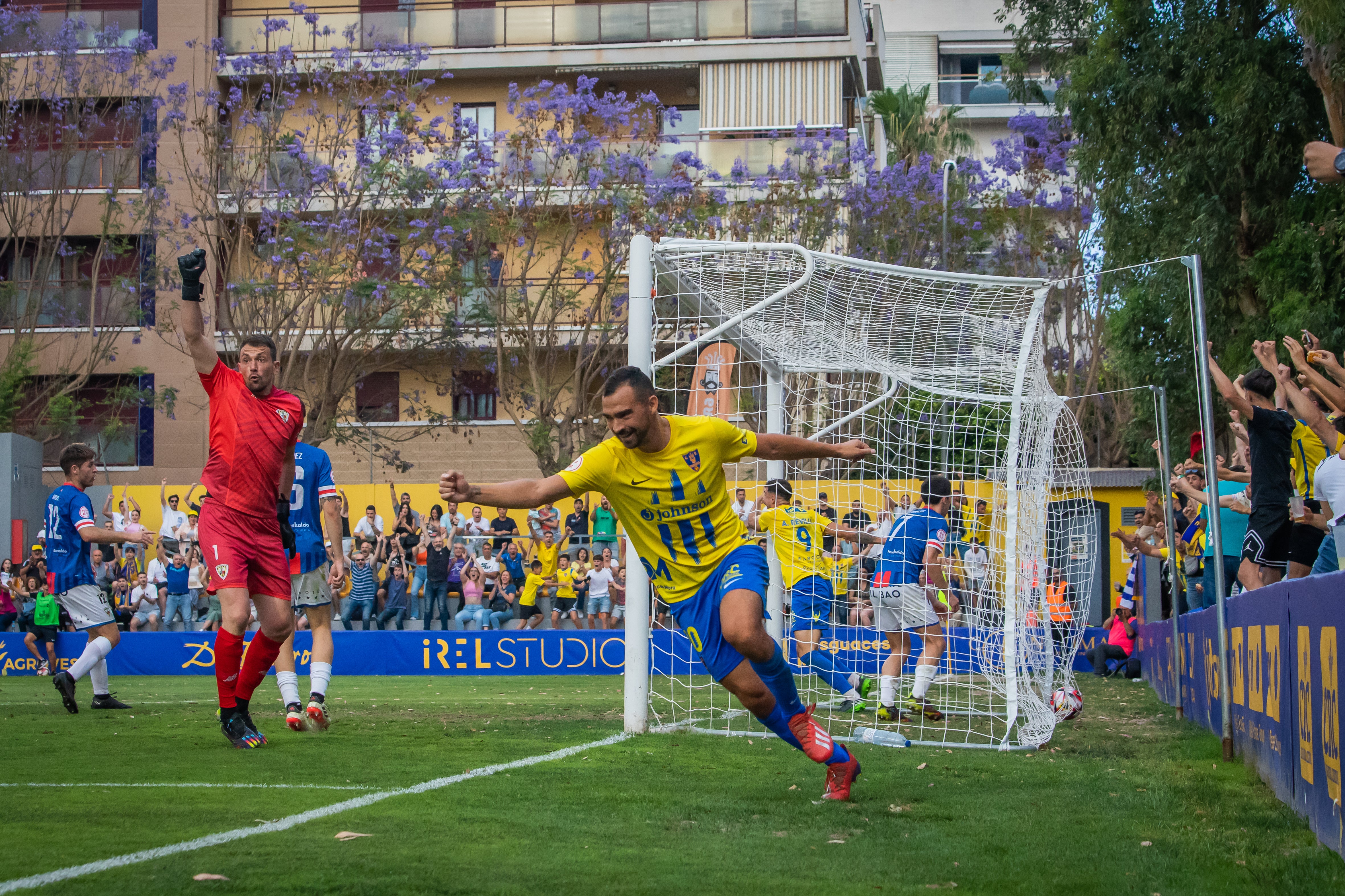 Las imágenes del partido entre el Orihuela y el Barakaldo en Los Arcos