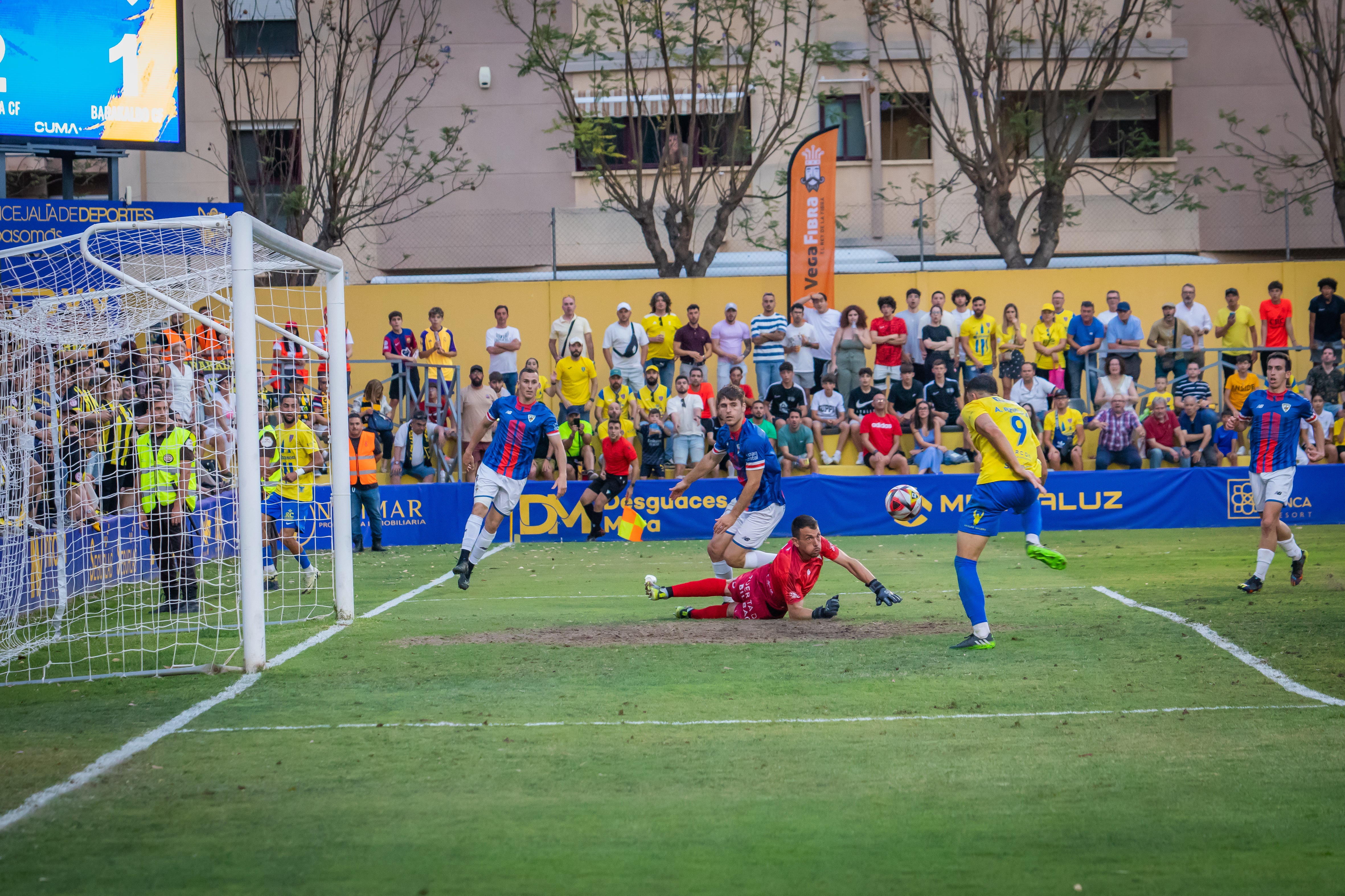 Las imágenes del partido entre el Orihuela y el Barakaldo en Los Arcos