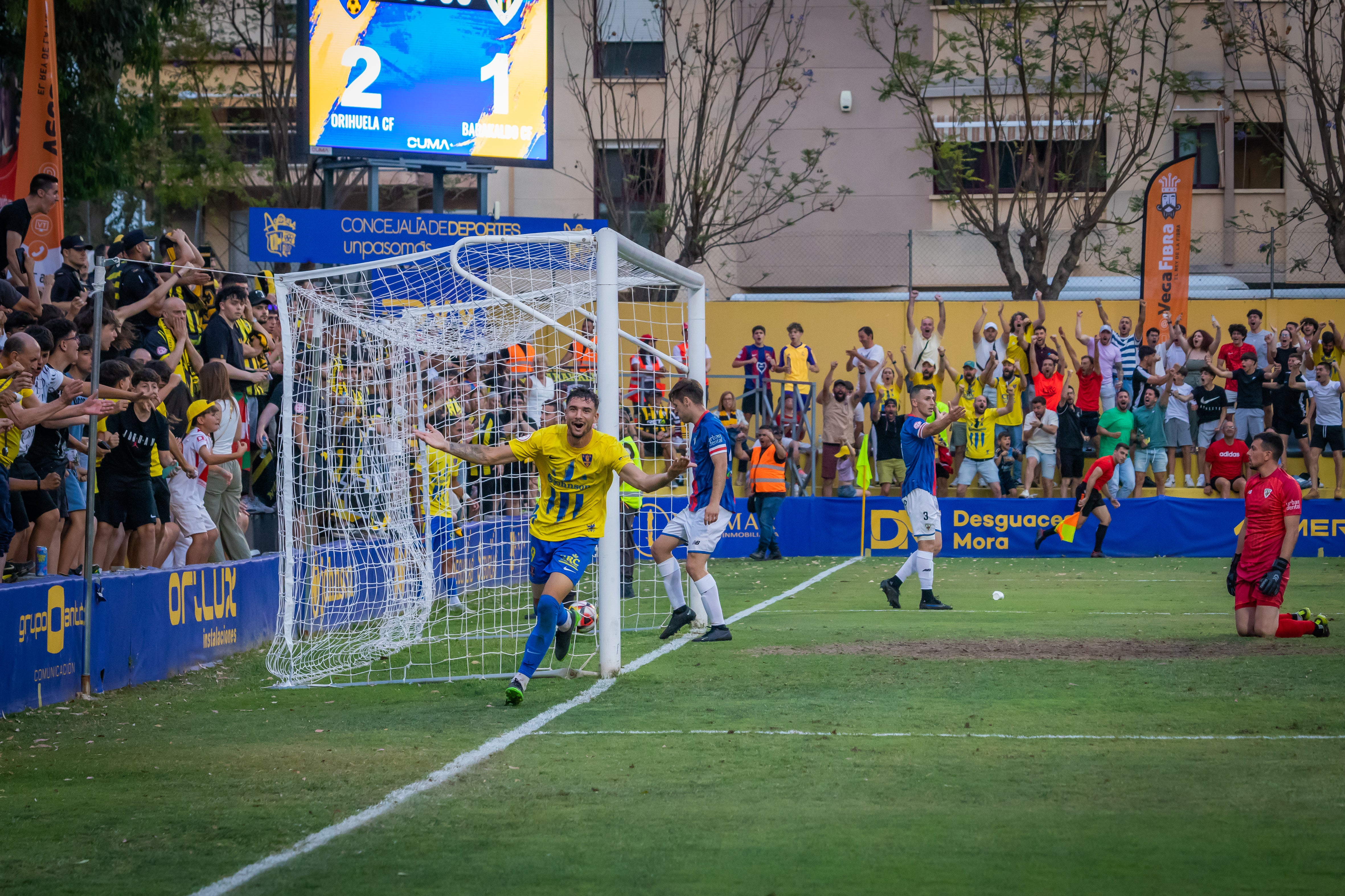 Las imágenes del partido entre el Orihuela y el Barakaldo en Los Arcos