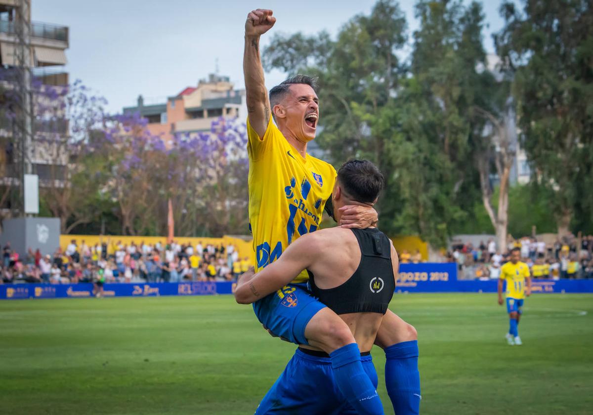 Las imágenes del partido entre el Orihuela y el Barakaldo en Los Arcos