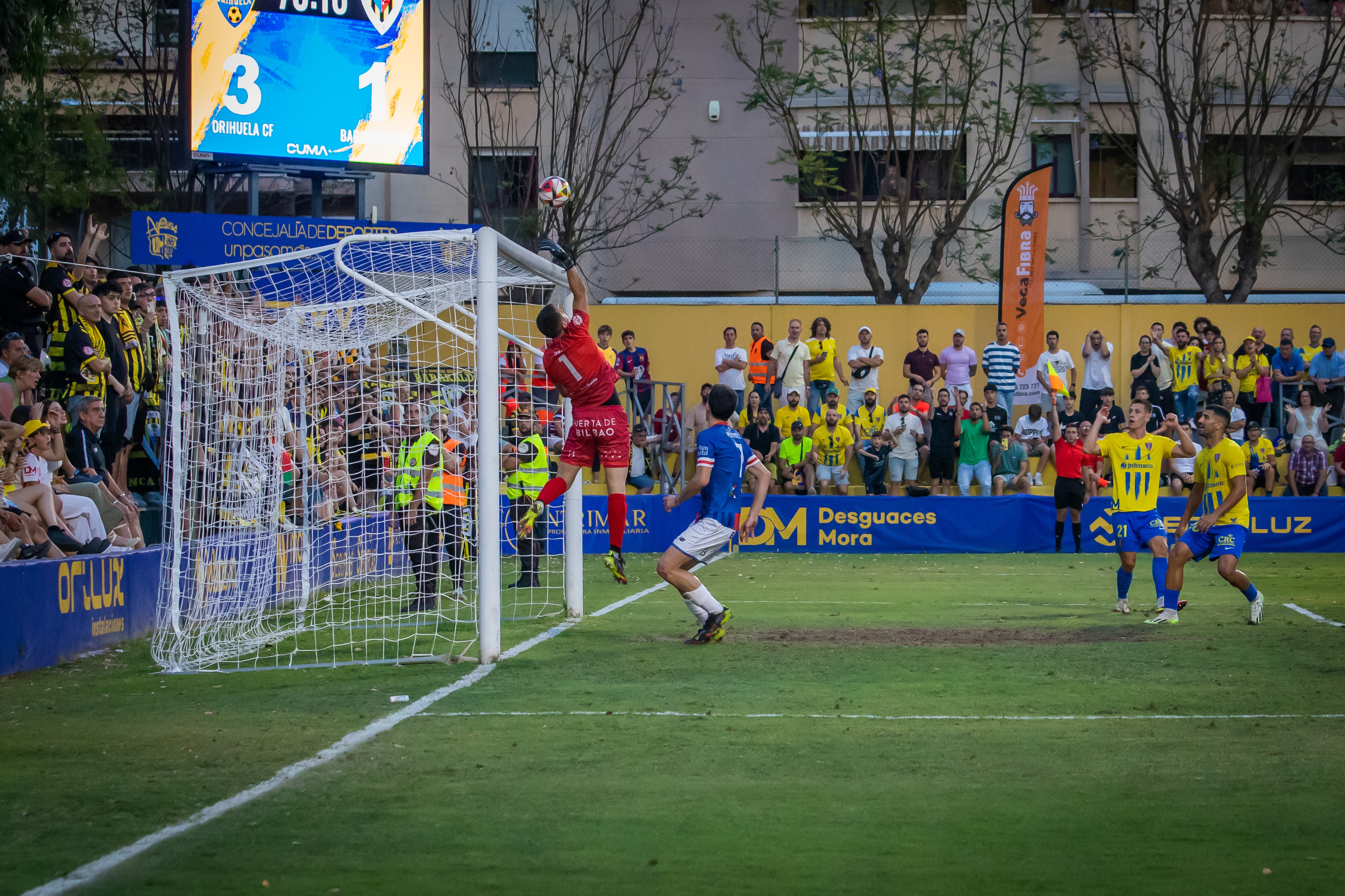 Las imágenes del partido entre el Orihuela y el Barakaldo en Los Arcos