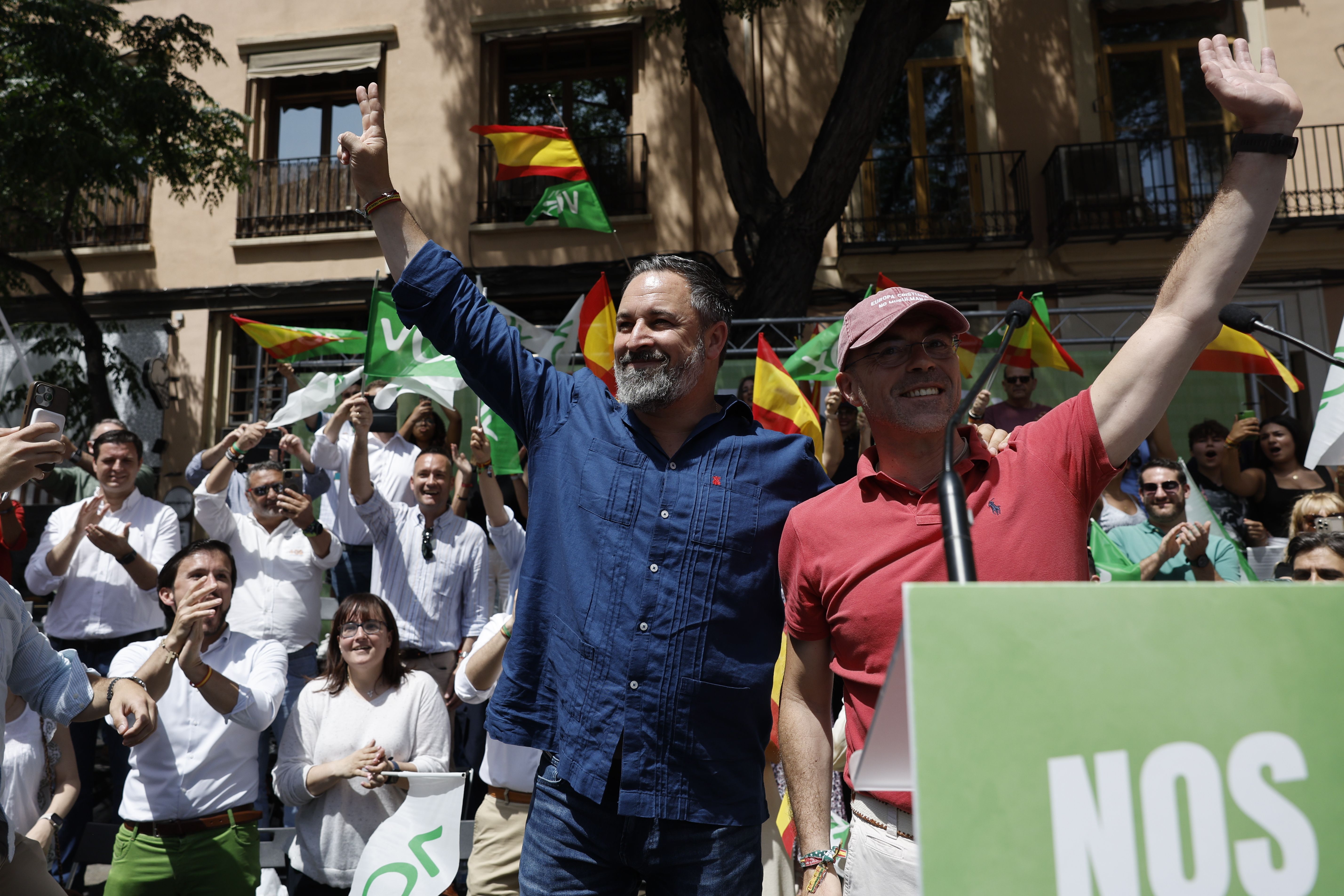 Santiago Abascal y Jorge Buxadé, en un acto de la campaña electoral para los comicios del 9 de junio en Valencia.