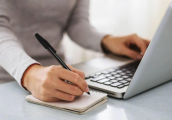 Estas son las ayudas y subvenciones que debes incluir en la Declaración de la Renta 2023.