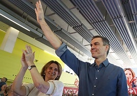 Imagen de archivo de Teresa Ribera y Pedro Sánchez en un acto del PSOE.