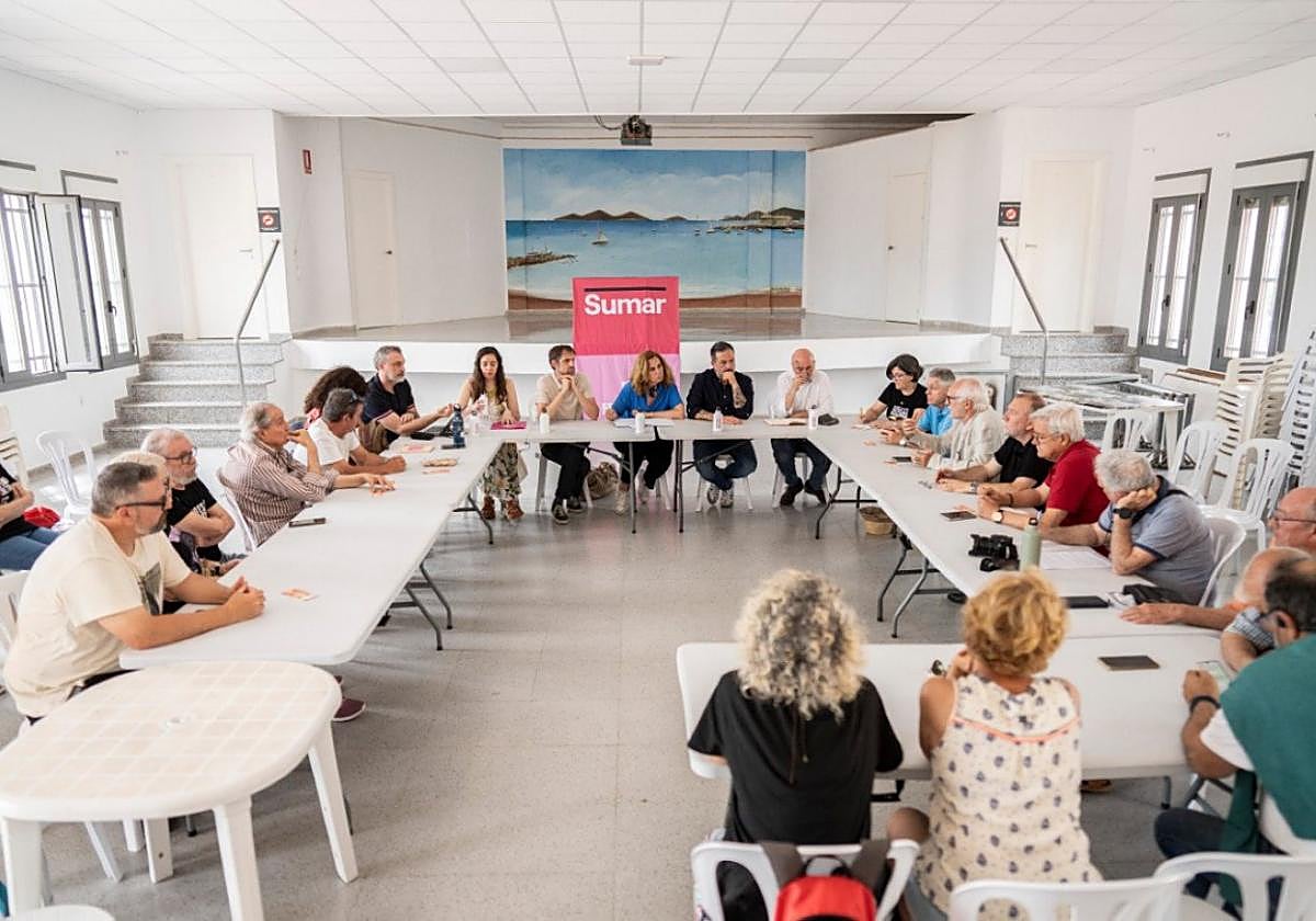 Reunión de trabajo de los candidatos de Sumar a las europeas con colectivos del Mar Menor.