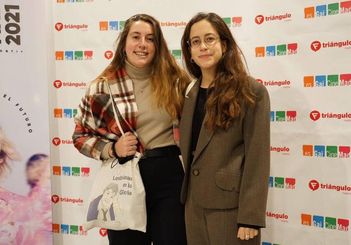 La sonidista Laura Gantes y la directora Alba Esquinas en un festival de cine de Madrid.