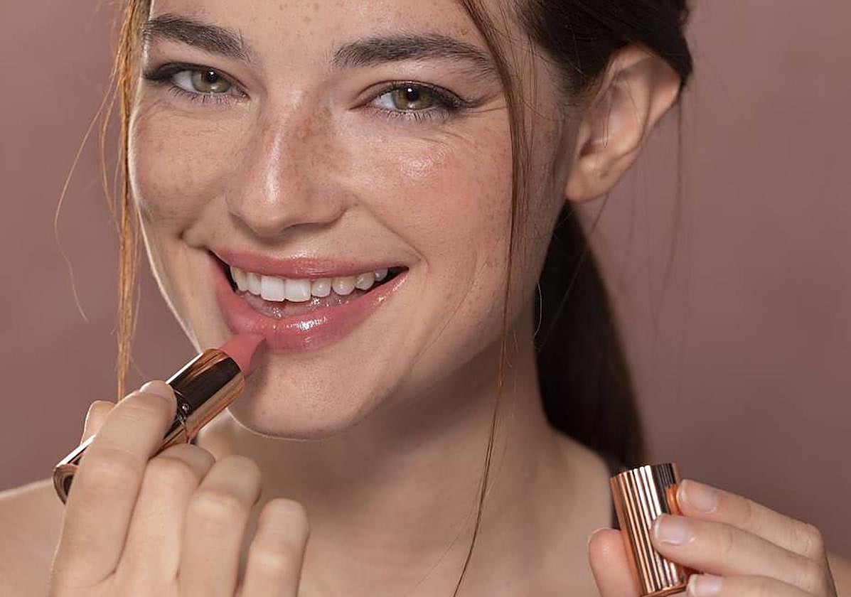 Por qué deberías prescindir del uso de los pintalabios voluminizadores.
