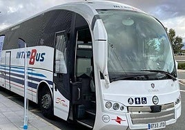 Servicio de autobuses entre el aeropuerto regional y las ciudades de Murcia y Cartagena.