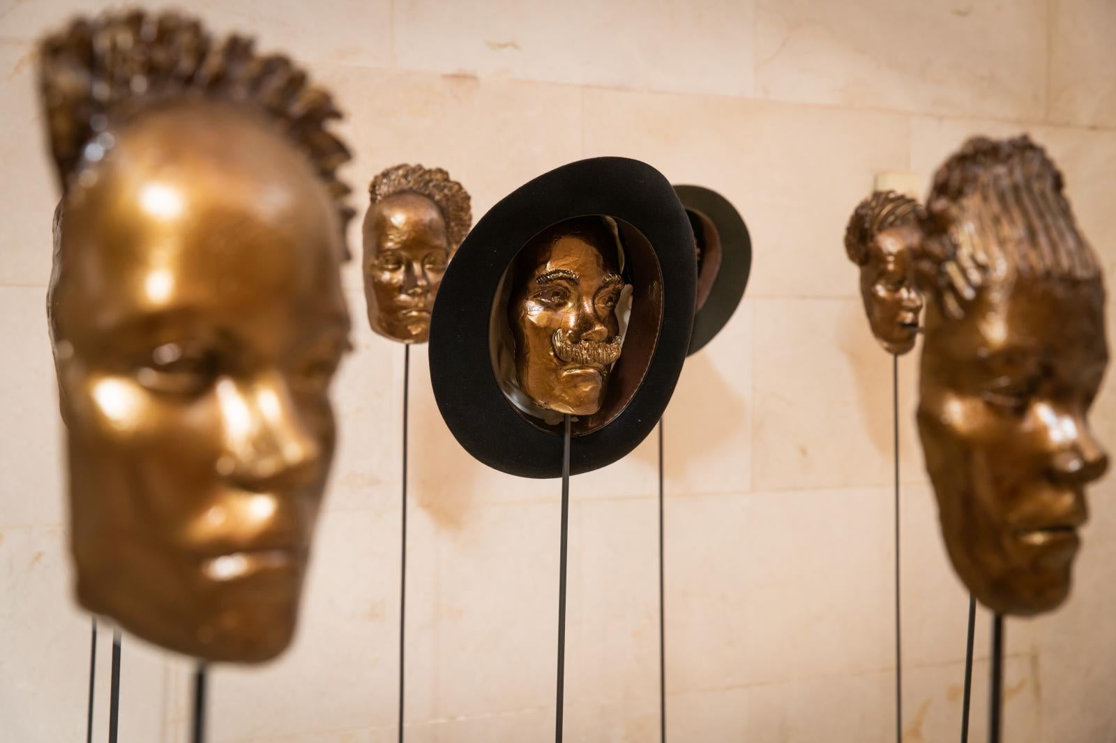 La exposición de esculturas sobre Miguel Hernández, en imágenes