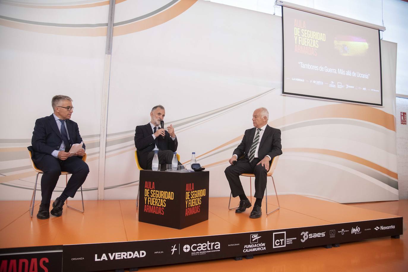 En imágenes, el II Aula de Seguridad y Fuerzas Armadas de LA VERDAD