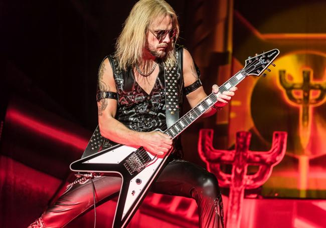 Richie Faulkner, durante un concierto de Judas Priest.