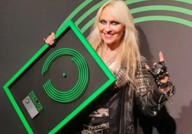 Doro Pesch recibe en Alemania el Premio al Logro de Toda una Vida en 2022.