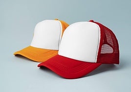 El truco para evitar las manchas de sudor o maquillaje de tu gorras con solo un producto.