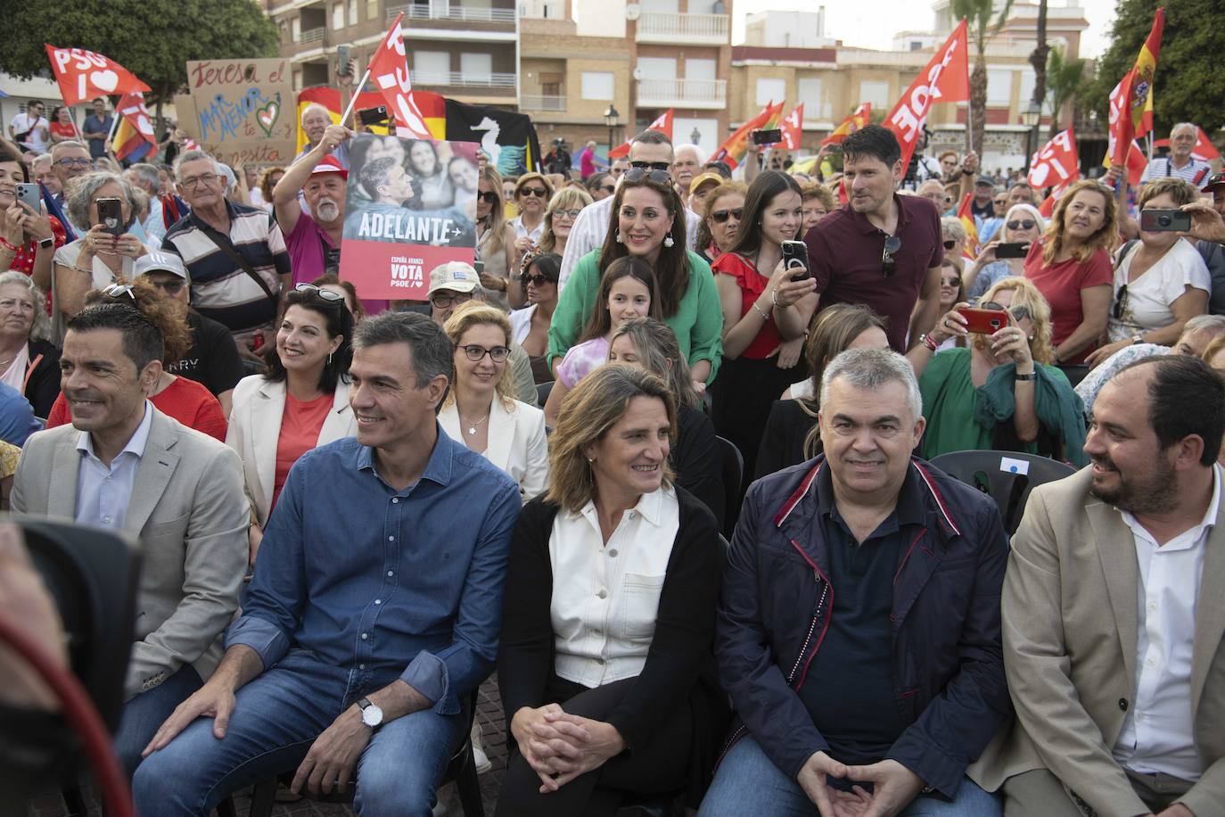 La visita de Pedro Sánchez a Los Alcázares, en imágenes