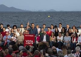La visita de Pedro Sánchez a Los Alcázares, en imágenes