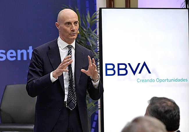 El director territorial de Banca Privada del BBVA, Ximo Raga, durante su ponencia.