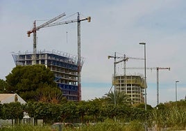 Viviendas en construcción entre las avenidas Juan Carlos I y Juan de Borbón, en Murcia.