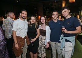 Asistentes a la 'Summer night party', este viernes.