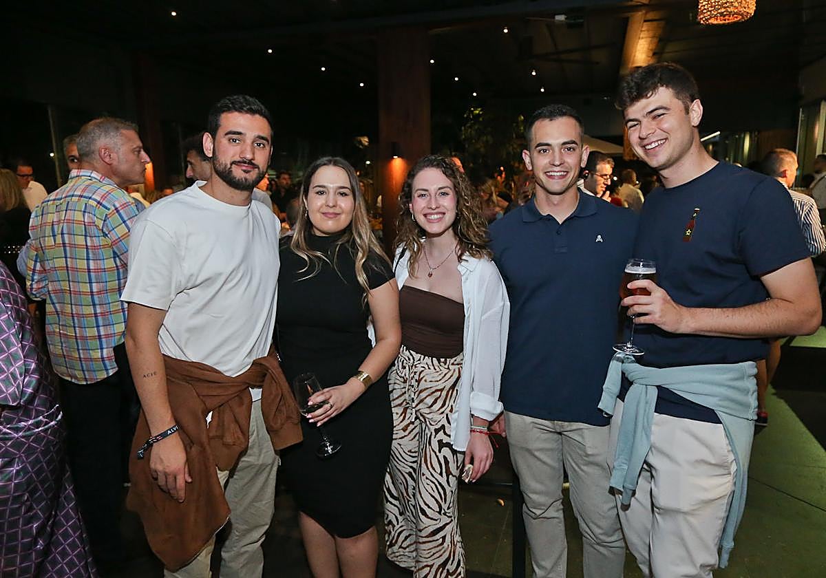 Asistentes a la 'Summer night party', este viernes.