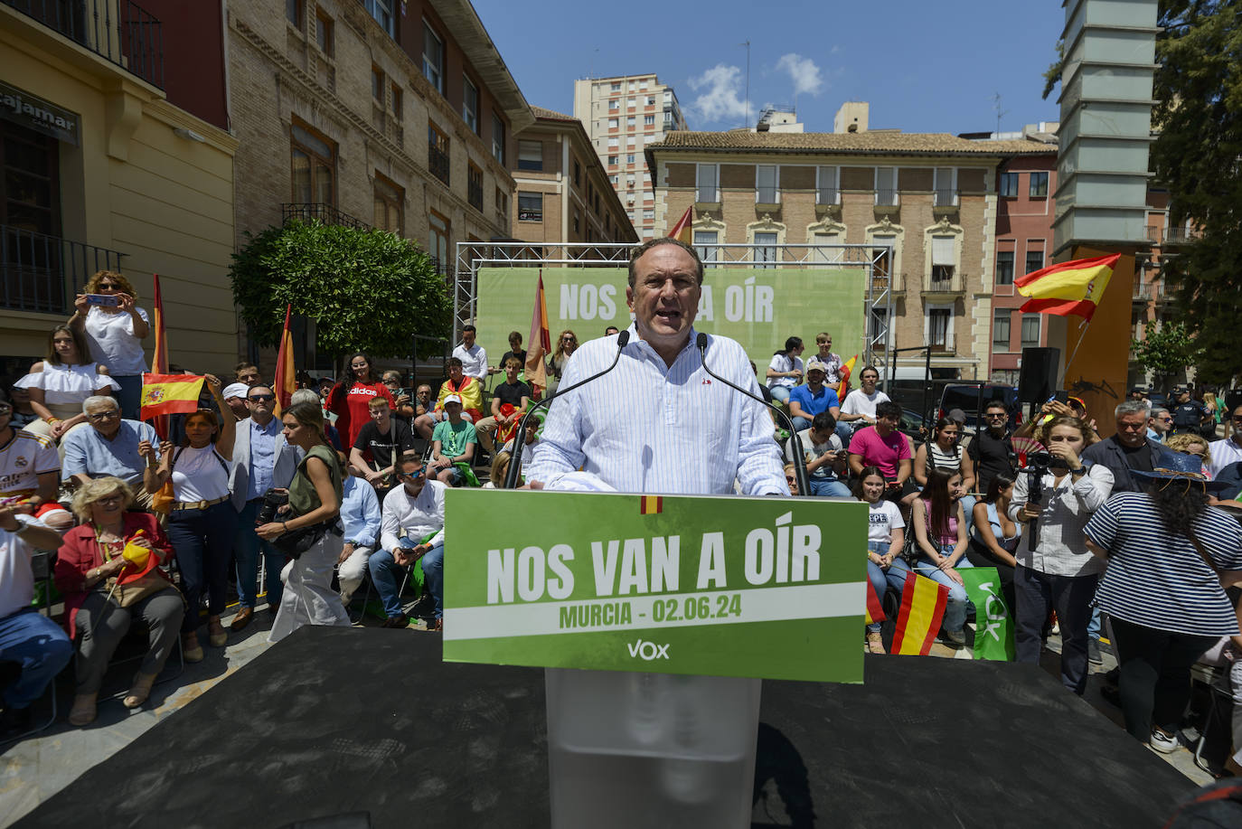 El acto electoral de Vox con Abascal y Buxadé en Murcia, en imágenes