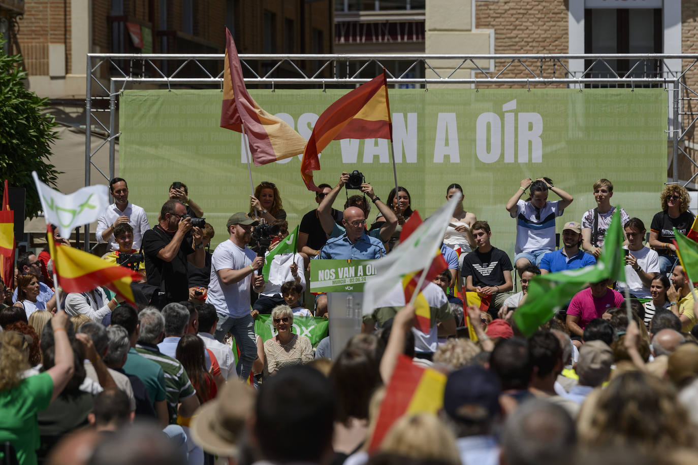 El acto electoral de Vox con Abascal y Buxadé en Murcia, en imágenes