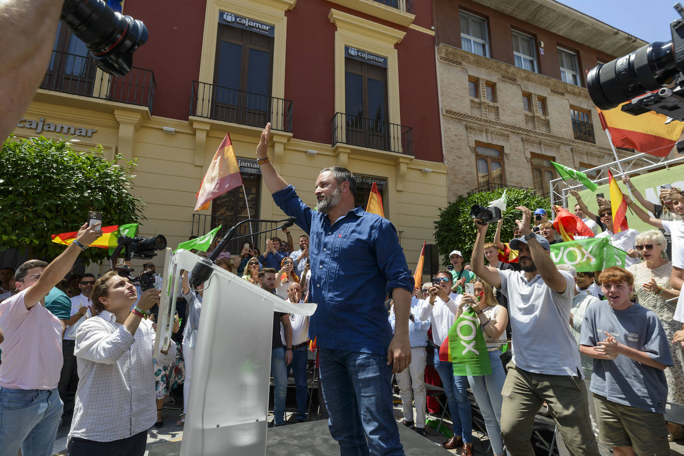 El acto electoral de Vox con Abascal y Buxadé en Murcia, en imágenes