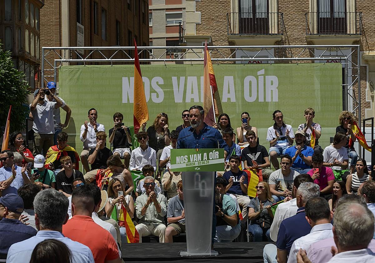 Abascal, este domingo, en la plaza Julián Romea de Murcia.