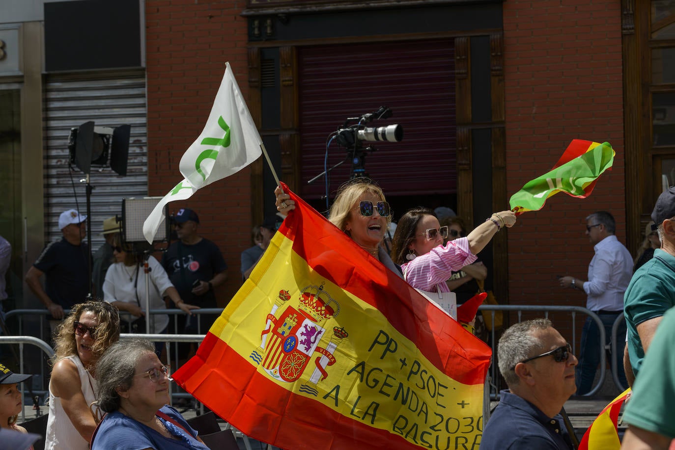 El acto electoral de Vox con Abascal y Buxadé en Murcia, en imágenes