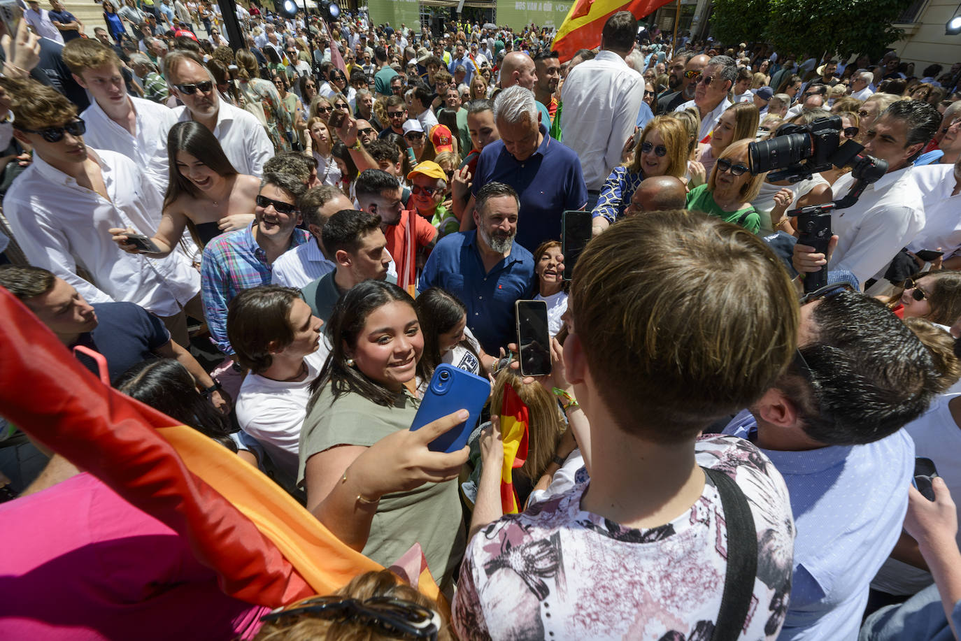 El acto electoral de Vox con Abascal y Buxadé en Murcia, en imágenes