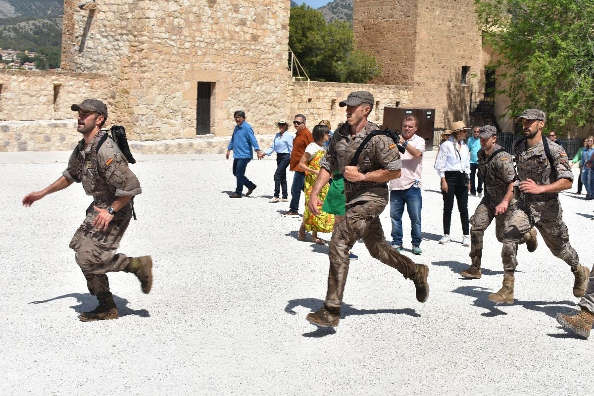 Una de las patrullas en plena competición en la explanada-