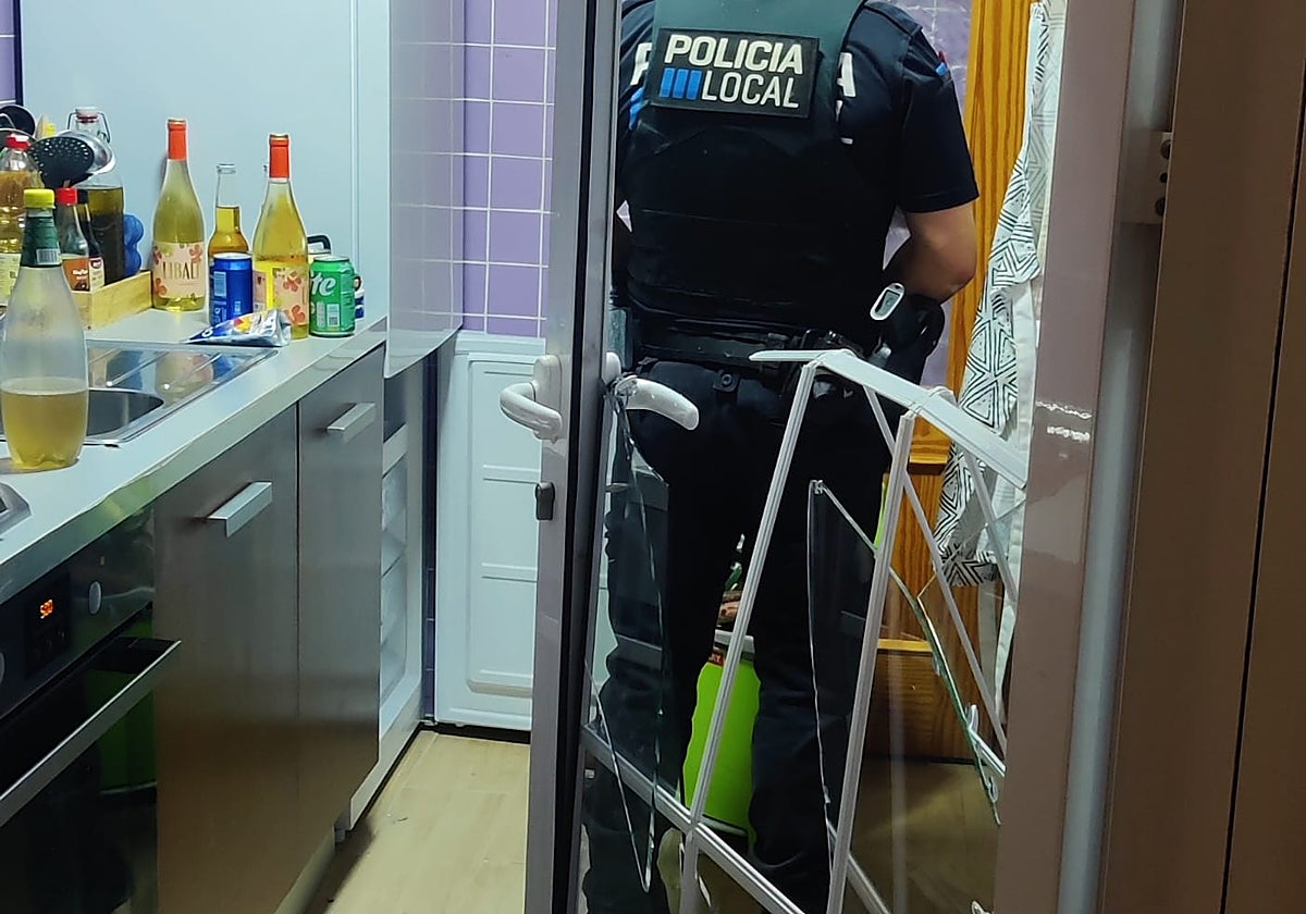 Sorprenden a un ladrón desvalijando el frigorífico de una casa en San Javier