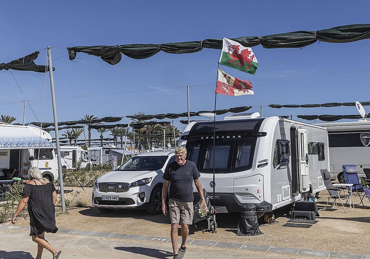 Turistas en el Camping Mar Menor, en una foto de archivo.