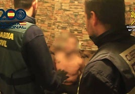 El murciano, denominado como el ciberdelincuente más buscada de España, en el momento de su detención en Rumanía.