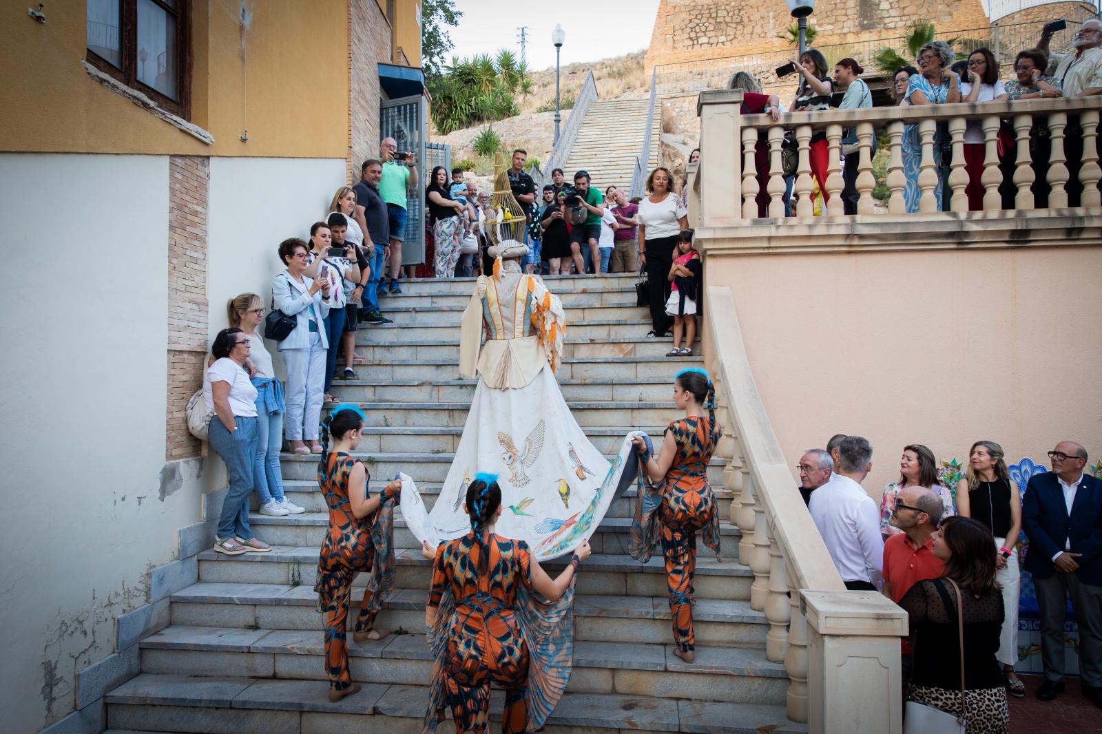 La presentación del cartel de los Moros y Cristianos de Orihuela, en imágenes