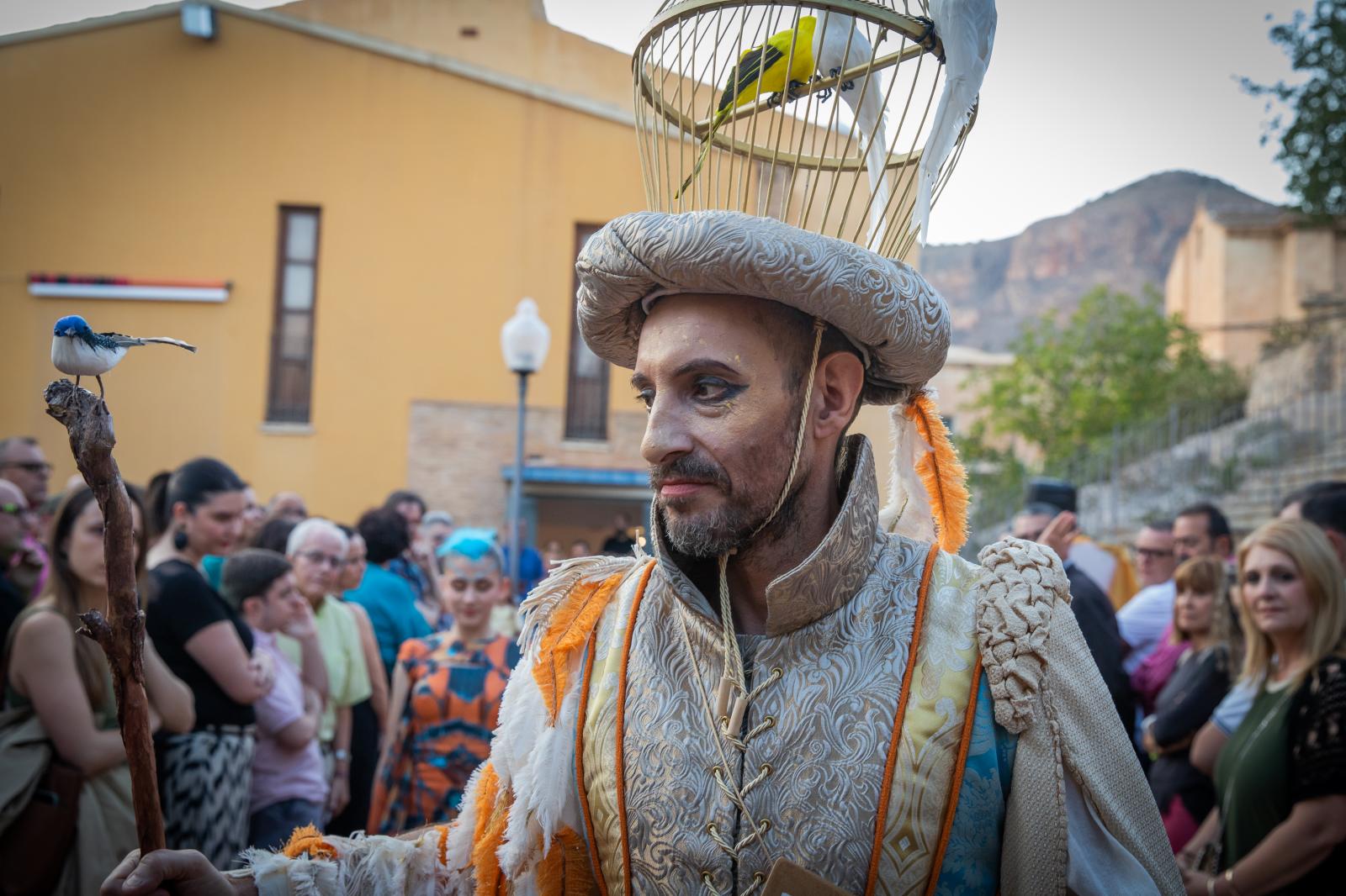 La presentación del cartel de los Moros y Cristianos de Orihuela, en imágenes